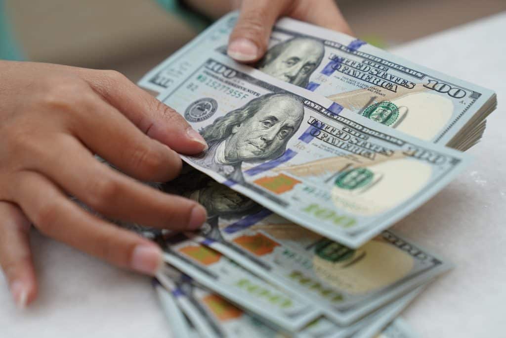 Dólar fecha estável a R$ 5,50 com ata do Copom e iminente tarifaço
