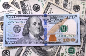 Dólar cai com aumento das apostas em corte de juros pelo Fed após discurso de Powell
