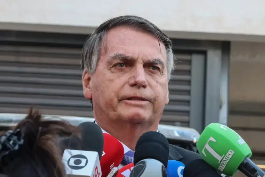 Ibovespa encerra em alta com prisão domiciliar de Bolsonaro e Copom em foco