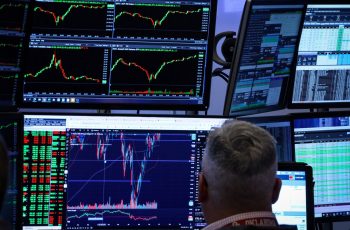 Inflação abaixo do esperado levanta o Ibovespa. Vai cair Selic? | Bolsas e índices