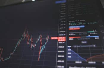Ibovespa B3 renova recordes após Trump-Lula; dólar cai mais de 1%