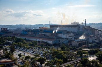 Balança comercial fluminense acumula superávit de US$ 9,9 bilhões de janeiro a agosto de 2025