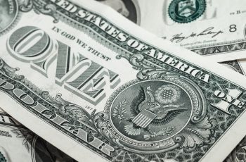 Câmbio: Dólar fecha em alta com pressão de dados dos EUA