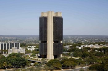 Enquanto expectativa de preços segue estável, mercado ajusta para baixo o crescimento do PIB, reforçando dúvidas sobre a força da retomada em 2025 -  (crédito: Raphael Ribeiro/BCB)