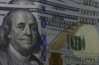 Dólar fecha em R$ 5,43 e Bolsa recua com impacto de dados dos EUA