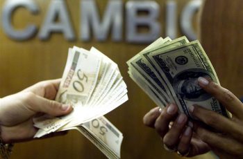 Dólar despenca e renova mínima, cotado a R$ 5,30