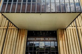 Fotografia da fachada do Banco Central do Brasil para ilustrar matérias sobre a taxa básica de juros, a Selic, o boletim focus, a inflação