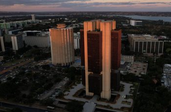 Mercado Reduz Expectativa de Crescimento do PIB para 2025 e 2026