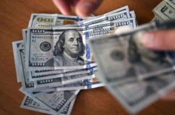 D&oacute;lar (foto: Yuri Cortez/AFP)