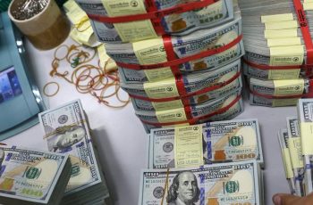 Dólar mantém alta pelo quarto dia em meio a expectativa por dados e sanções dos EUA