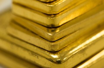 Ouro fecha em queda antes de decisão do Fed | Finanças
