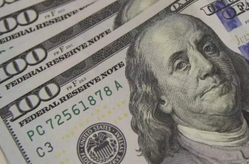 Dólar fecha estável a R$ 5,32 após decisões de juros no Brasil e EUA