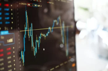 Ibovespa em abril: ações que dispararam e despencaram