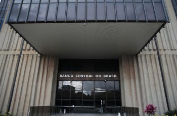 Banco Central reduz projeção de crescimento do PIB de 2025 de 2,1% para 2,0% e cita efeito de tarifaço