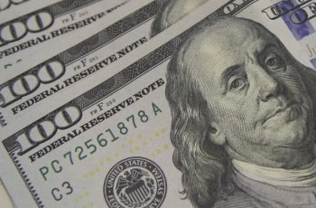 Dólar fecha em alta e Ibovespa apresenta queda nesta quinta-feira (25)