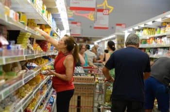Mercado financeiro reduz projeção da inflação para 2025, mas índice segue acima da meta do BC