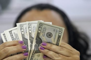 O dólar, colina abaixo - Estadão