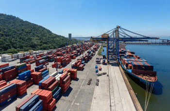 Exportações superam importações em agosto, com efeitos do tarifaço.