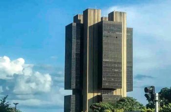 BC reduz previsão de alta do PIB para 2% em 2025 e espera resultado pior no próximo ano