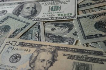 Dólar cai com impasse nos EUA e fechamento da Ptax