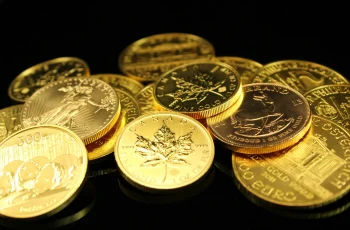 Ouro fecha em baixa, corrigindo ganhos após dados dos EUA