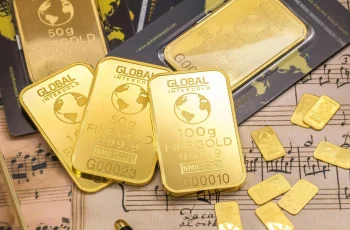 Ouro fecha em alta, bate novo recorde e sobe 17% no trimestre