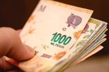 Peso argentino sobe 10% contra o real em dois dias com promessa de ajuda dos EUA | Moedas e Juros