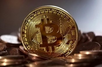 Bitcoin recua com investidores realizando lucros após alta com Fed