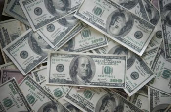Dólar abre estável com mercado atento a discursos de Haddad e Galípolo | F5 News