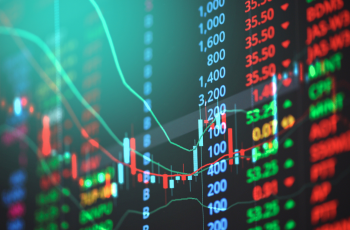 Ibovespa avança 0,31% e fecha a 146.172 pontos, impulsionado por otimismo global e inflação abaixo das expectativas 5 Painel financeiro exibe variação do Ibovespa, dólar e política monetária do Fed.