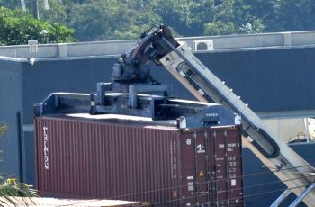 Balança comercial tem superávit mensal de US$ 2,9 bi