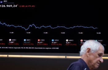Ibovespa recua 0,45% e fecha em 150.615 pontos nas primeiras negociações desta quinta-feira 6 Ibovespa Futuro cai em meio à cautela externa após reunião Trump-Xi; balanços em foco
