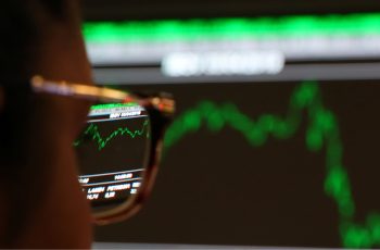 Ibovespa fecha em alta nesta quarta-feira em dia de ajustes