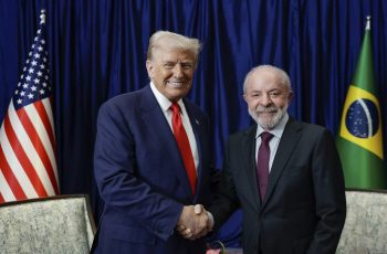 Ibovespa fecha em alta de 0,56%, aos 146.991 pontos, renovando recorde histórico 2 Bolsa bate recorde após encontro entre Lula e Trump; dólar cai