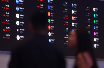 Ibovespa avança acompanhando exterior; Fleury cai mais de 4%