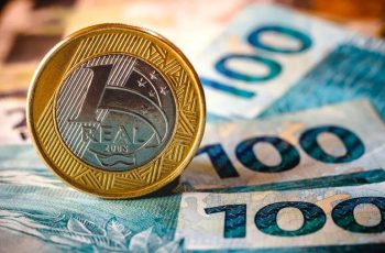 Dólar fecha quarta-feira em queda e Ibovespa tem leve alta
