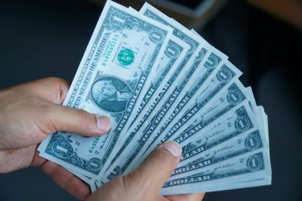 Dólar à vista sobe 0,23% e fecha a R$ 5,335 nesta quarta-feira 4 MixVale_portal