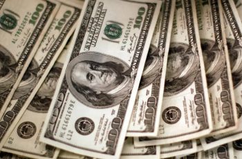 Ibovespa fecha em queda e dólar se mantém próximo de R$ 5,33