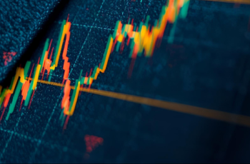 Petróleo Brent avança 5,29% e fecha a US$ 65,90 por barril após anúncio de restrições a empresas russas. 10 PETR3, MELI34 e BHIA3: novo cenário à vista aponta revisão rápida e otimista