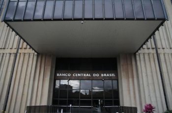 Projeção para alta do IPCA este ano se aproxima do teto da meta de inflação, mostra Boletim Focus