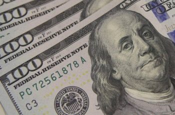 Dólar fecha em queda com alívio nas tensões entre EUA e China