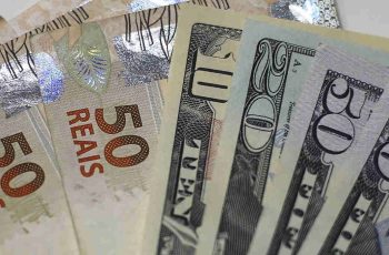 Dólar fecha estável ante o real a despeito de queda no exterior – Bahia Na Política