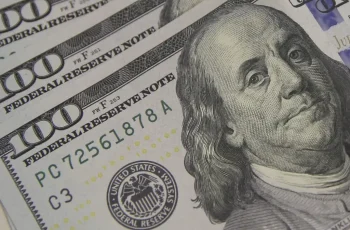 Dólar se fortalece no exterior com dúvidas sobre corte de juros nos EUA, mas real pode se beneficiar