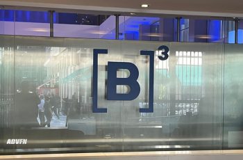 Ibovespa fecha em alta, com otimismo político, acordo EUA-China e queda da inflação