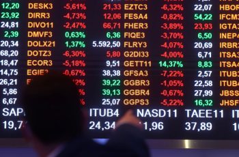 Ibovespa fecha em queda com exterior e fiscal e amplia ajuste em outubro