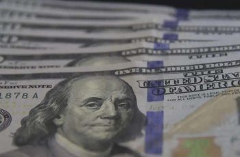 Dólar fecha em queda com apetite por divisas emergentes e conversa entre Lula e Trump