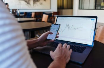 Ibovespa B3 fecha em leve alta com apoio da produção industrial