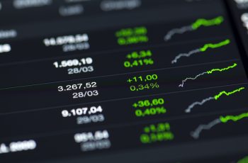 Ibovespa fecha em queda com exterior e fiscal e amplia ajuste em outubro