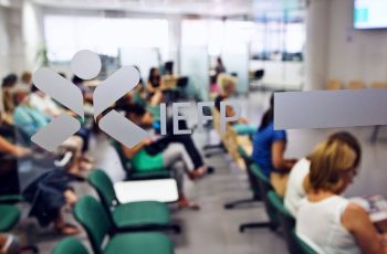 Emprego volta a acelerar e desemprego cai para 5,8%, o valor mais baixo em cinco anos