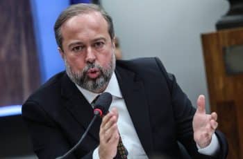 Lula vai vetar trechos da MP do setor elétrico - 24/11/2025 - Mercado